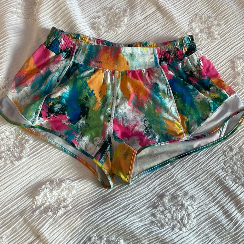 Lululemon hotty hots multi colored size 10 2.5 inch
